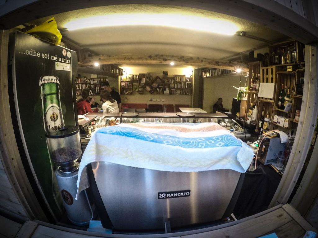 Arka Hostel Shkodër エクステリア 写真