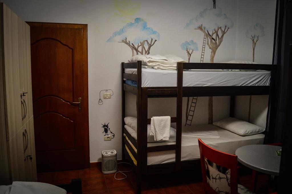 Arka Hostel Shkodër エクステリア 写真