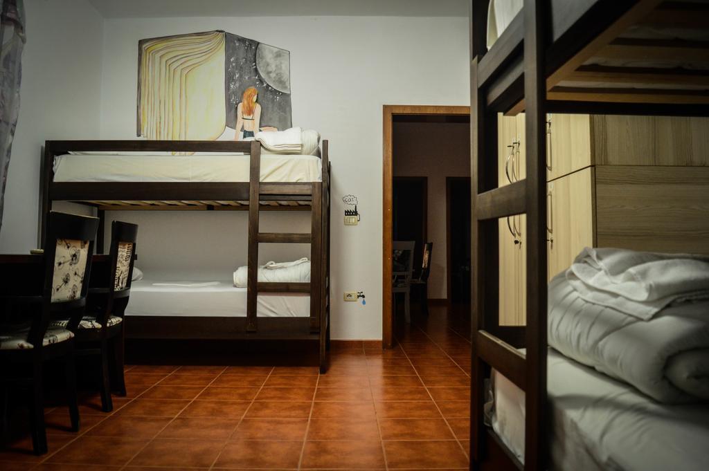 Arka Hostel Shkodër エクステリア 写真