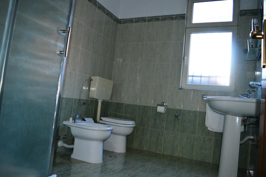 Arka Hostel Shkodër エクステリア 写真